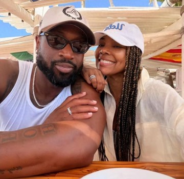 九游娱乐互动中心-韦德带一家度假，44岁身家过亿，二婚妻子是火辣演员，比他大10岁|德维恩·韦德|科比-布莱恩特|迈克尔·乔丹|詹姆斯·哈登|得分后卫_新浪体育_新浪新闻