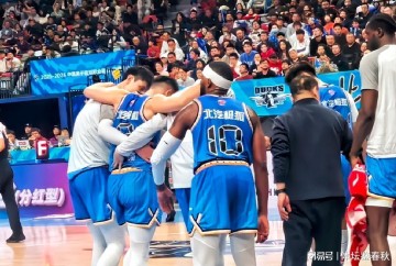 九游娱乐官方平台-继续补强！麦基迟迟不来，首钢寻找新外援，曝俱乐部接触杰佛森