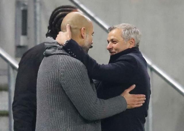 1729825316471002024.jpg Pep-Guardiola-et-Bruno-Genesio-lors-de-OL-Manchester-City-en-2018-1721938.jpg